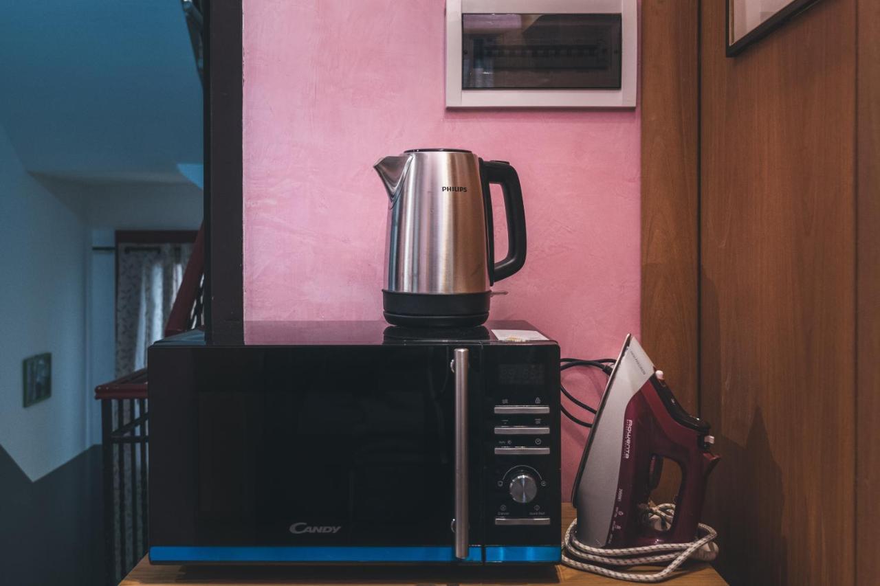 Bulldog Station Apartments With Private Wc, Ac, Tv Местре Екстериор снимка