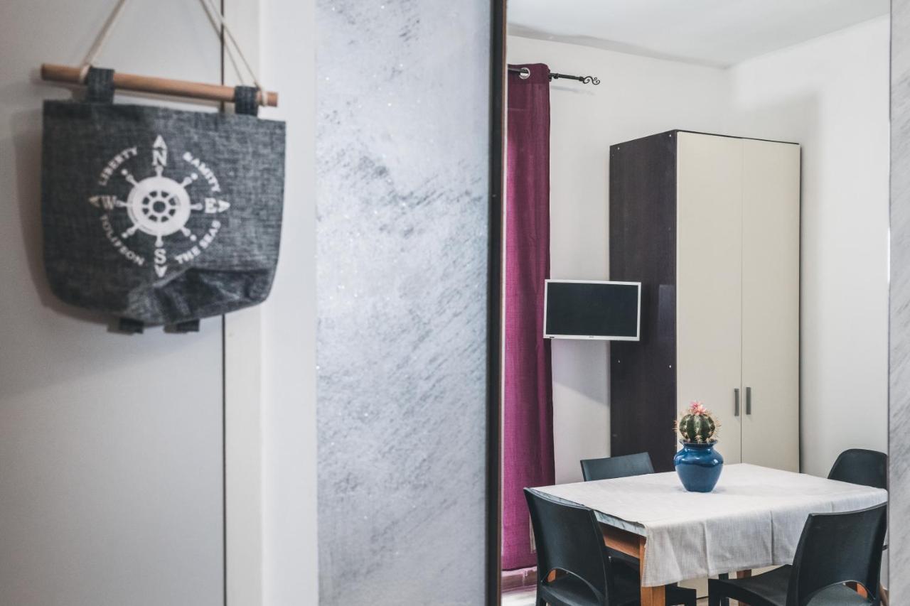 Bulldog Station Apartments With Private Wc, Ac, Tv Местре Екстериор снимка