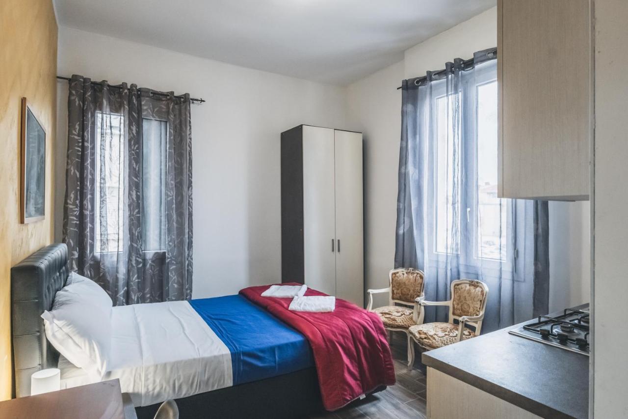 Bulldog Station Apartments With Private Wc, Ac, Tv Местре Екстериор снимка