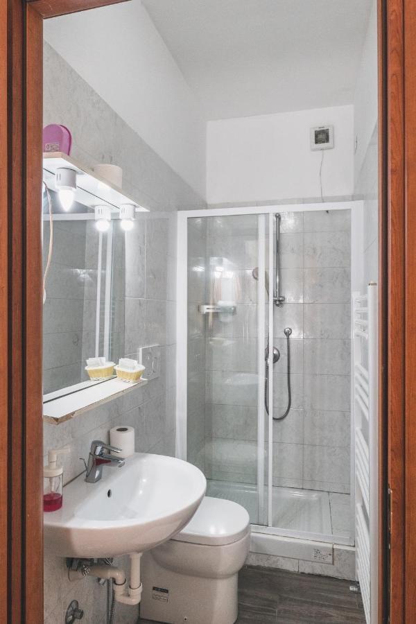 Bulldog Station Apartments With Private Wc, Ac, Tv Местре Екстериор снимка