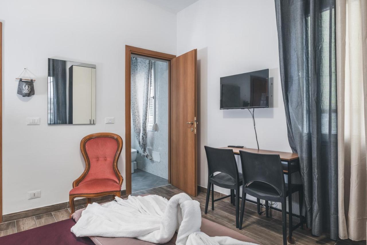 Bulldog Station Apartments With Private Wc, Ac, Tv Местре Екстериор снимка