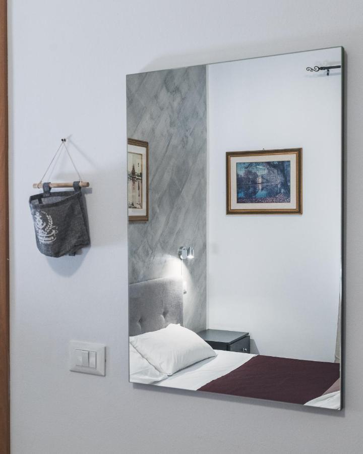 Bulldog Station Apartments With Private Wc, Ac, Tv Местре Екстериор снимка