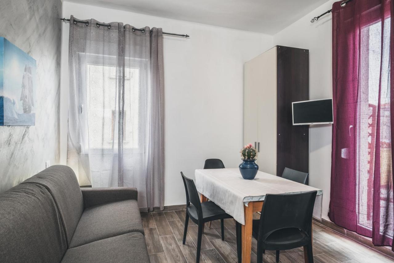 Bulldog Station Apartments With Private Wc, Ac, Tv Местре Екстериор снимка