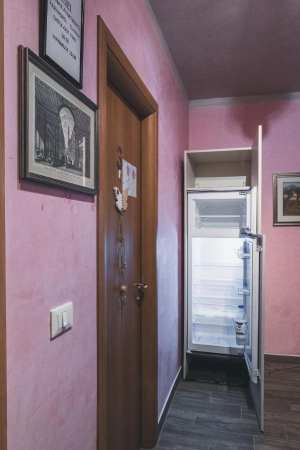 Bulldog Station Apartments With Private Wc, Ac, Tv Местре Екстериор снимка