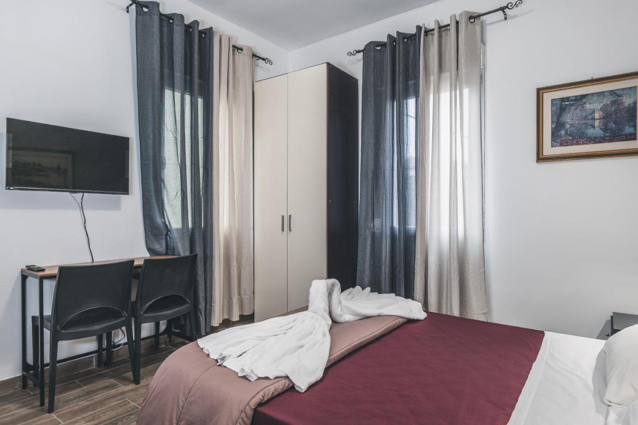 Bulldog Station Apartments With Private Wc, Ac, Tv Местре Екстериор снимка