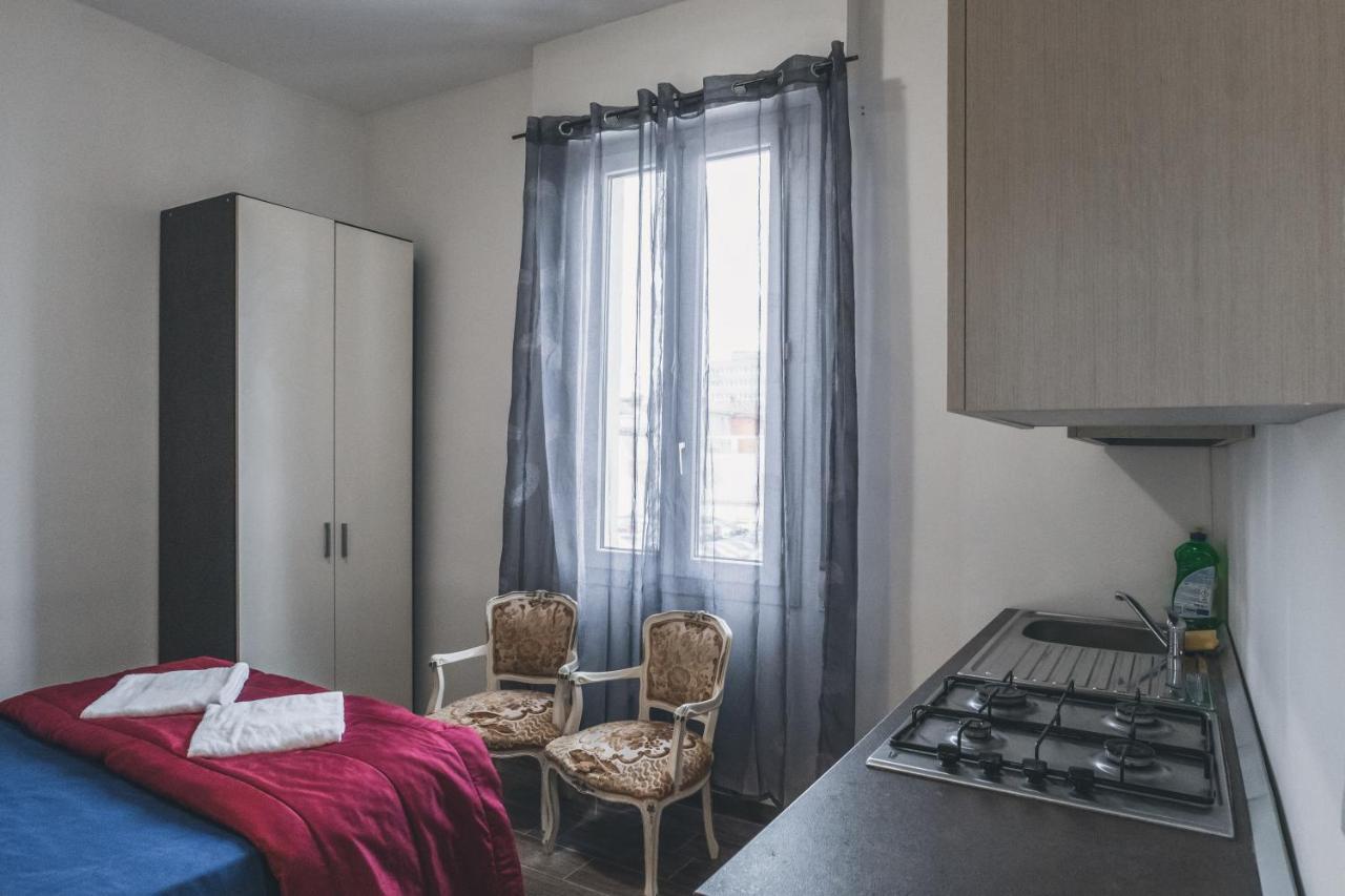 Bulldog Station Apartments With Private Wc, Ac, Tv Местре Екстериор снимка